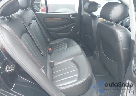 2002 Jaguar X-Type 2.5L z USA, uszkodzony, nr VIN SAJEA51D42XC33363